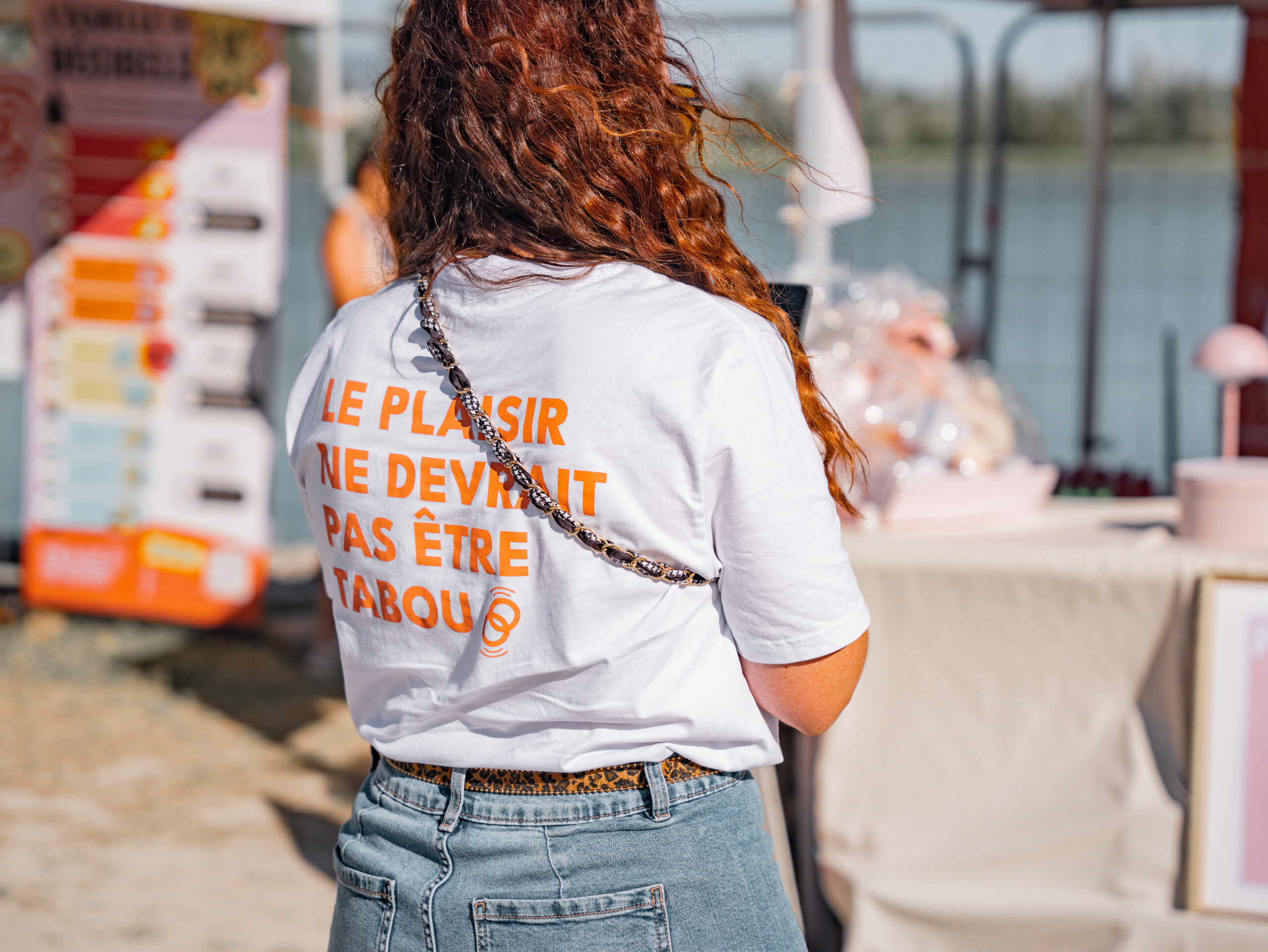 Festivalière au village du Green Festival 2026